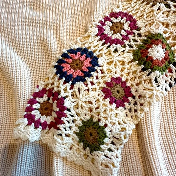 Sweater with crocheted sleeves - Picture 4 of 4